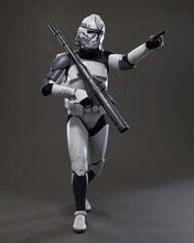 Load image into Gallery viewer, Hot Toys TMS143 Star Wars: The Clone Wars 1/6th scale 104th Battalion Wolfpack Clone Trooper Collectible Figure (Deluxe Version)