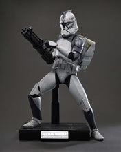 Load image into Gallery viewer, Hot Toys TMS143 Star Wars: The Clone Wars 1/6th scale 104th Battalion Wolfpack Clone Trooper Collectible Figure (Deluxe Version)