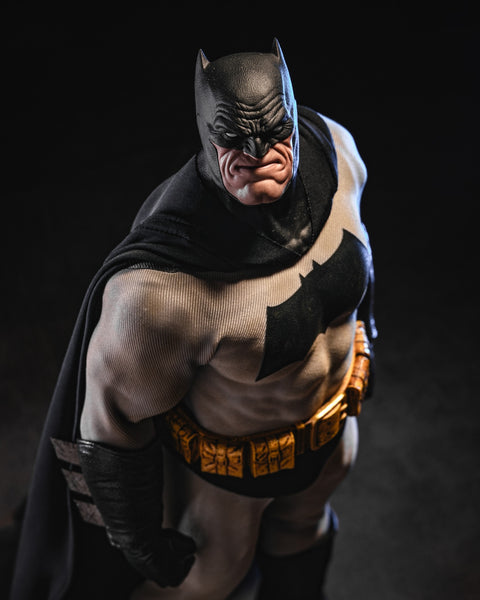 Hot Toys MMS Batman The Dark Knight Returns — Sealed