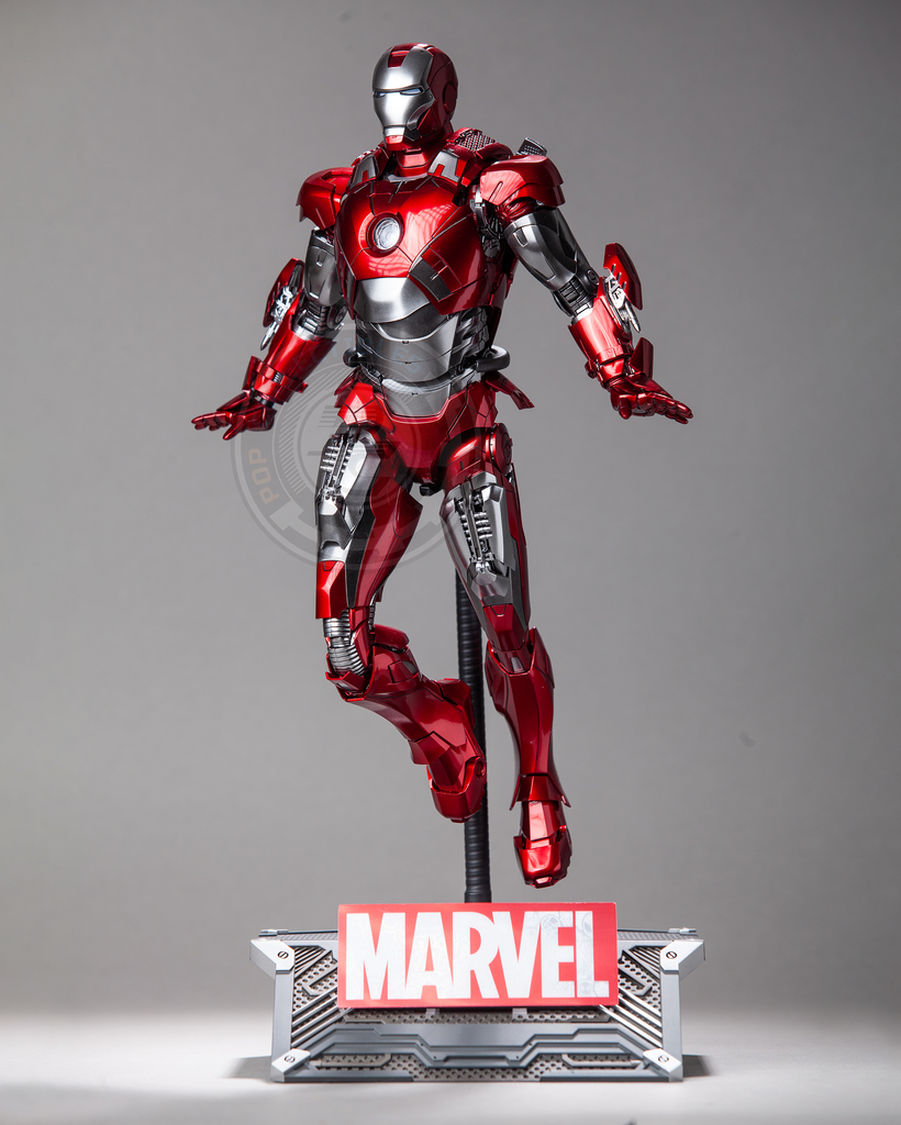 Hot Toys MMS696D54  Disney 100 Iron Man Mark Vii (D100 Version) 1/6 Scale Collectible Figure