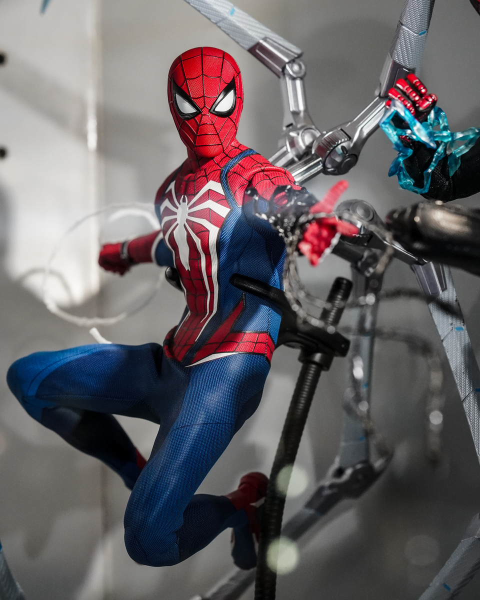 Hot toys top advanced suit spiderman