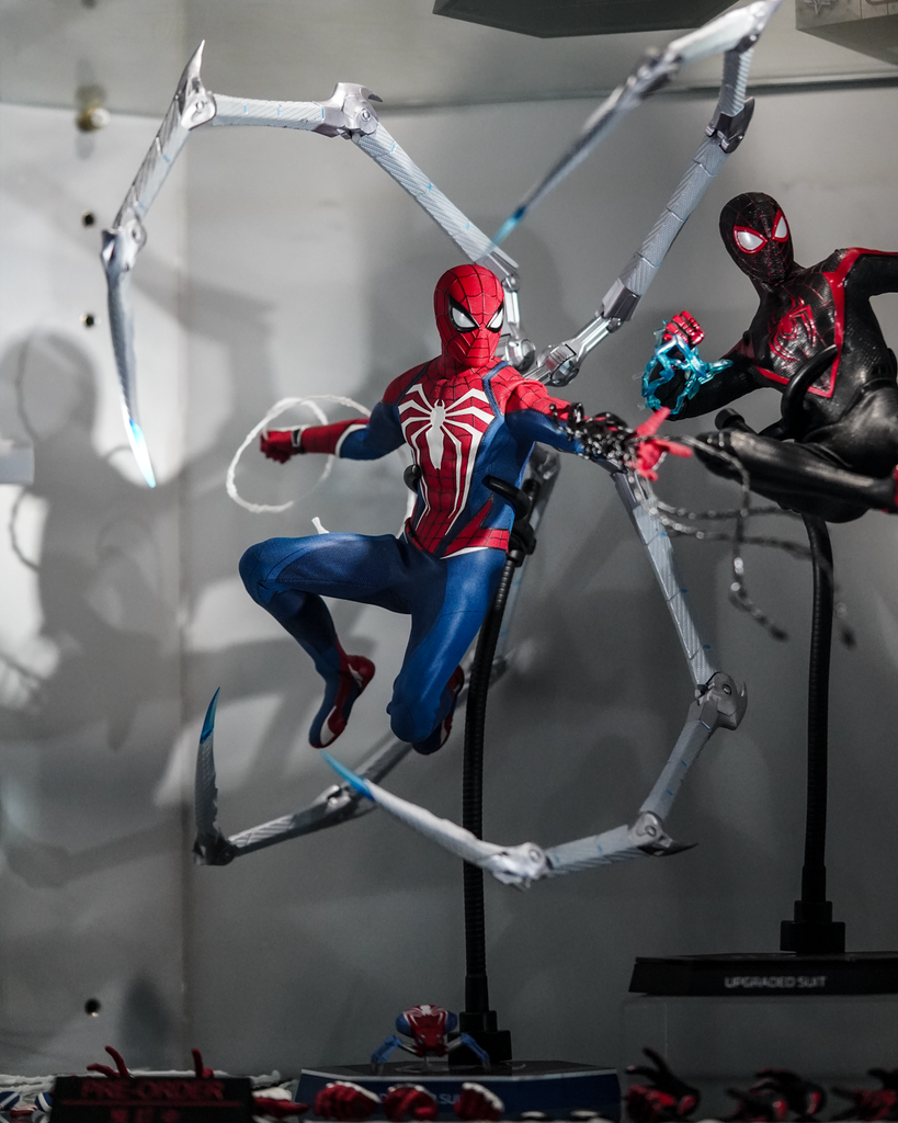 Hot Toys VGM54 Marvel’s Spider-Man 2 – Peter Parker (Advanced Suit 2.0) 1/6 Scale Collectible Figure (Limited 300 Pieces in Hong Kong)