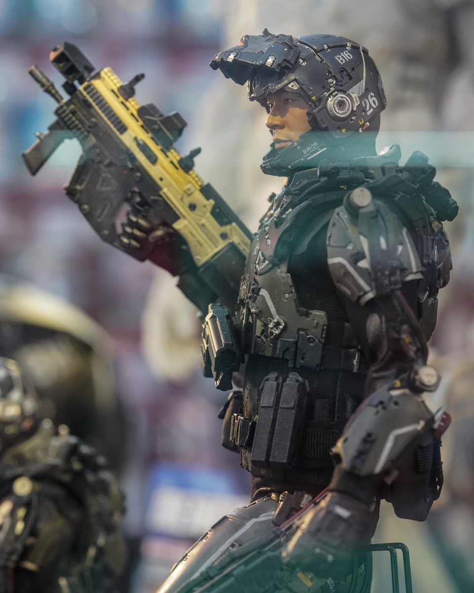Hot toys MMS667 Warriors of the Future Tyler 1/6 Scale Collectible Hot toys MMS667 Warriors of the Future Tyler 1/6 Scale Collectible