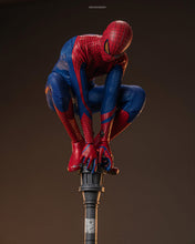 Load image into Gallery viewer, Hot Toys MMS772B The Amazing Spider-Man 1/6th Scale The Amazing Spider-Man Collectible Figure (Deluxe Version) (Special Edition)