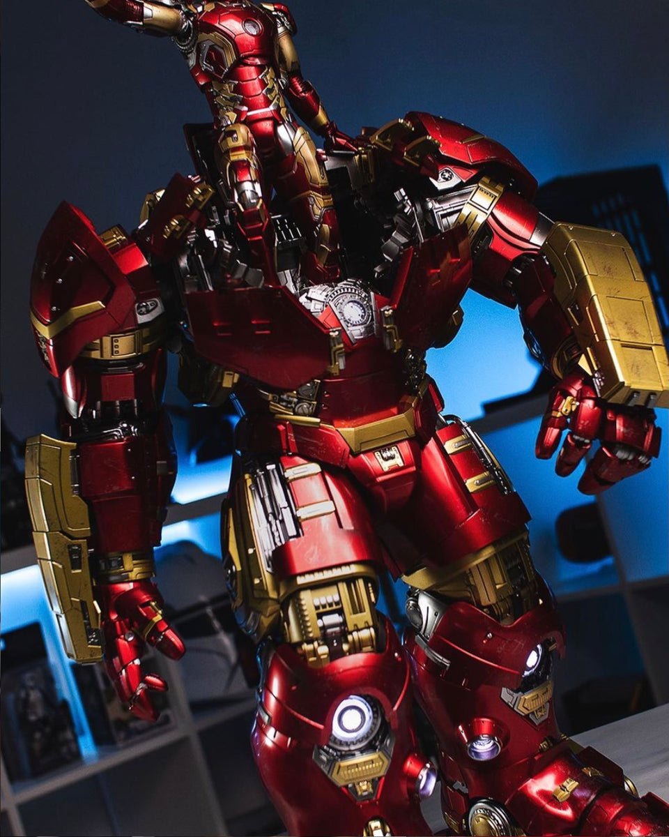 Hot toys best sale hulkbuster height