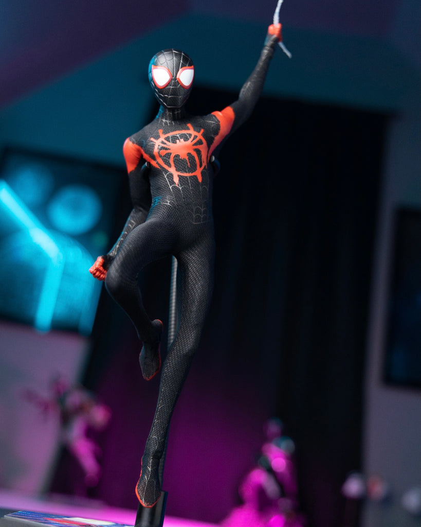 Hot Toys MMS567 Spiderman Into the Spiderverse Miles Morales