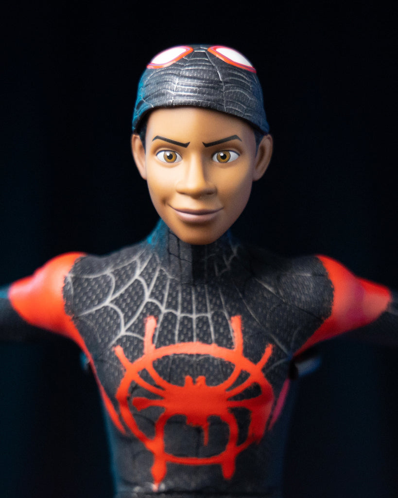 Hot Toys MMS567 Spiderman Into the Spiderverse Miles Morales