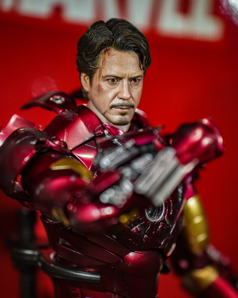 Hot Toys MMS664D48B Ironman Mark 3 (2.0) 1/6 Scale Collectible Figure Special Edition with Bonus Part