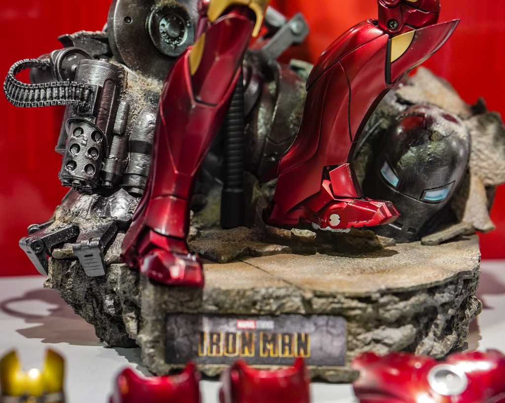 Hot Toys MMS664D48B Ironman Mark 3 (2.0) 1/6 Scale Collectible Figure Special Edition with Bonus Part