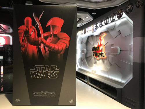 Hot Toys MMS454 Star Wars: The Last Jedi 1/6 scale Praetorian Guard (With Double Blade) Collectible Figure