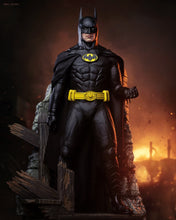 Load image into Gallery viewer, Hot Toys MMS693 Batman 1989 1/6th Scale Batman Collectible Figure Deluxe Version