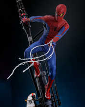 Load image into Gallery viewer, Preorder! Hot Toys MMS772B The Amazing Spider-Man 1/6th Scale The Amazing Spider-Man Collectible Figure (Deluxe Version) (Special Edition)