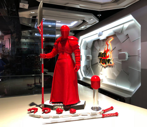 Hot Toys MMS453 Star Wars: The Last Jedi – Praetorian Guard (With Heavy Blade)