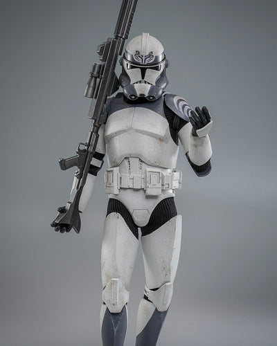 Hot Toys TMS142 Star Wars: The Clone Wars 1/6th scale 104th Battalion Wolfpack Clone Trooper Collectible Figure