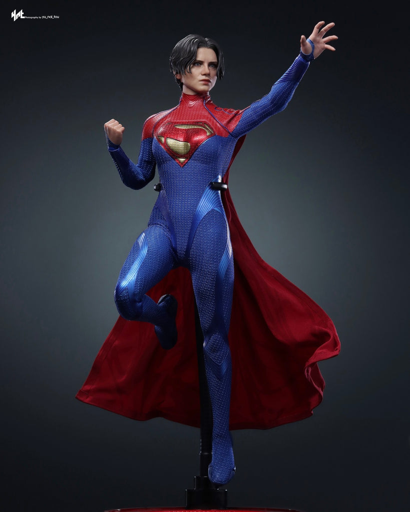 Hot Toys MMS715 The Flash Supergirl 1/6 Scale Collectible Figure