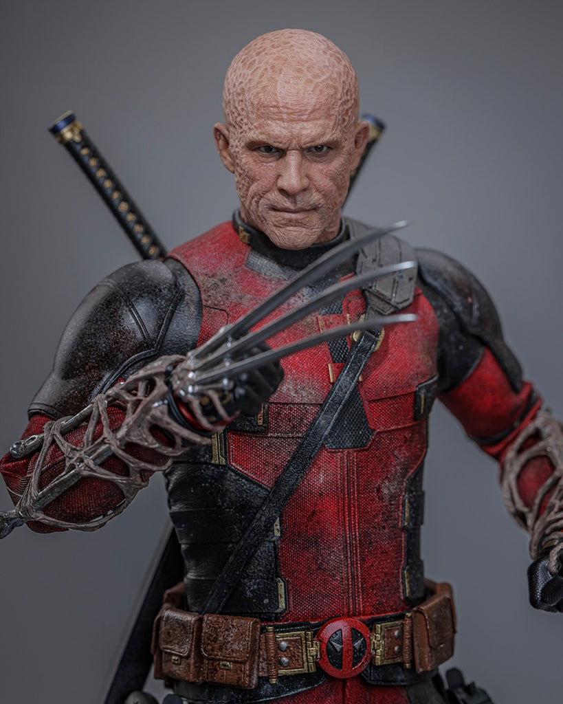 Hot Toys MMS782 Deadpool & Wolverine 1/6th scale Deadpool (Battling Version) Collectible Figure