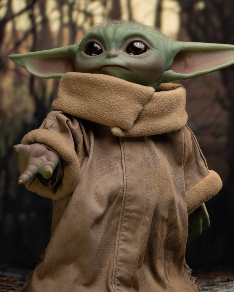 Hot Toys LMS015 Star Wars: The Mandalorian Grogu Life-Size Collectible Figure