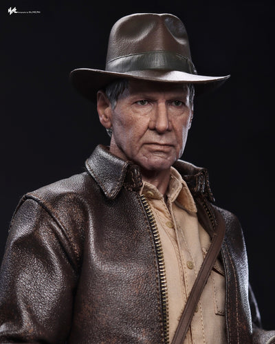 Hot Toys MMS717 Indiana Jones and the Dial of Destiny – Indiana Jones 1/6 Scale Collectible Figure (Deluxe Version)