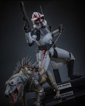 Load image into Gallery viewer, Hot Toys TMS167 Star Wars: The Clone Wars - Sergeant Hound 1/6th Scale Collectible Figure