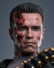 Load image into Gallery viewer, Hot Toys DX46 Terminator 2: Judgment Day 1/6th scale T-800 (Battle Damaged Version 2.0) Collectible Figure