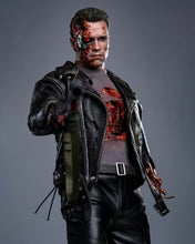 Load image into Gallery viewer, Hot Toys DX46 Terminator 2: Judgment Day 1/6th scale T-800 (Battle Damaged Version 2.0) Collectible Figure