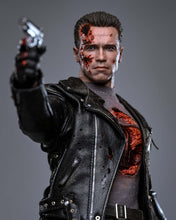 Load image into Gallery viewer, Hot Toys DX46 Terminator 2: Judgment Day 1/6th scale T-800 (Battle Damaged Version 2.0) Collectible Figure
