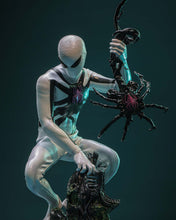 Load image into Gallery viewer, Preorder! Hot Toys CMS027 Aliens Vs. Avengers 1/6th scale Miles Morales (Aliens Vs. Avengers Suit) Collectible Figure [Hot Toys Exclusive]