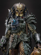 Load image into Gallery viewer, Preorder! Hot Toys CMS029B Predator 1/6th scale Broken Tusk Predator Collectible Figure (Special Edition)