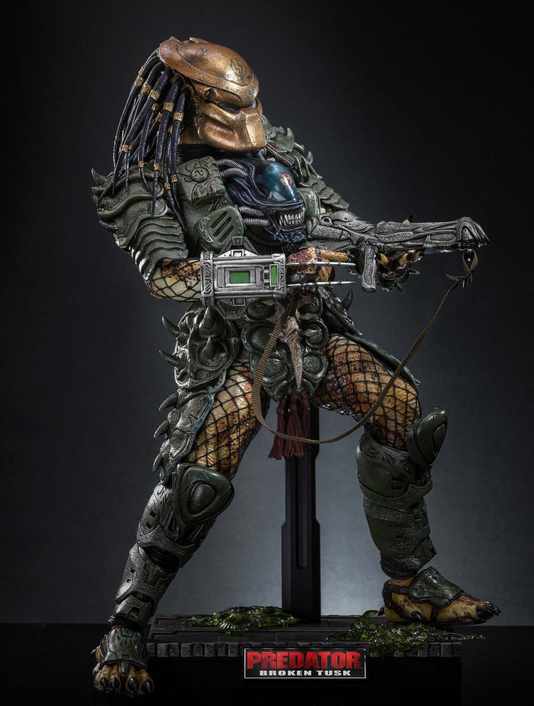 Hot Toys CMS029 Predator - Broken Tusk Predator 1/6th Scale Collectible Figure