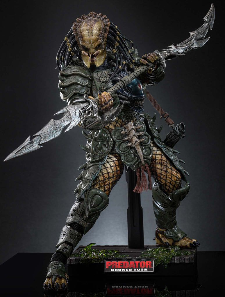 Preorder! Hot Toys CMS029B Predator 1/6th scale Broken Tusk Predator Collectible Figure (Special Edition)