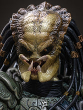 Load image into Gallery viewer, Preorder! Hot Toys CMS029B Predator 1/6th scale Broken Tusk Predator Collectible Figure (Special Edition)