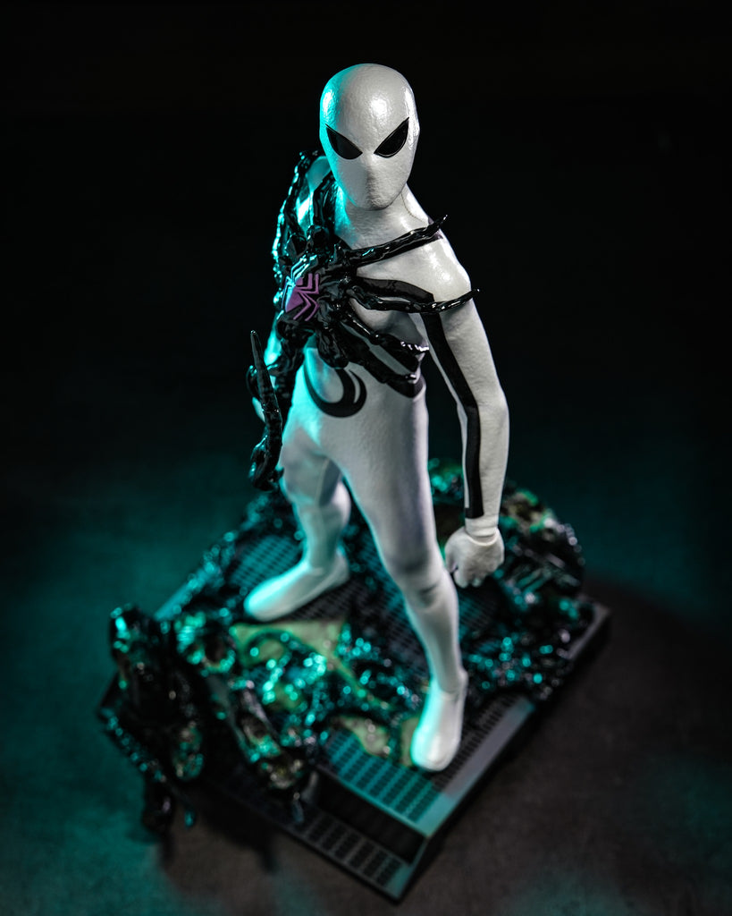 Hot Toys CMS027 Aliens Vs. Avengers 1/6th scale Miles Morales (Aliens Vs. Avengers Suit) Collectible Figure [Hot Toys Exclusive]