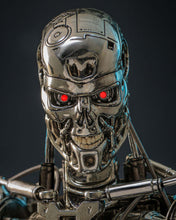 Load image into Gallery viewer, Preorder! Hot Toys MMS840D77 Terminator 2: Judgement Day Diecast Endoskeleton (Battle Damaged) 1/6 scale Collectible Figure