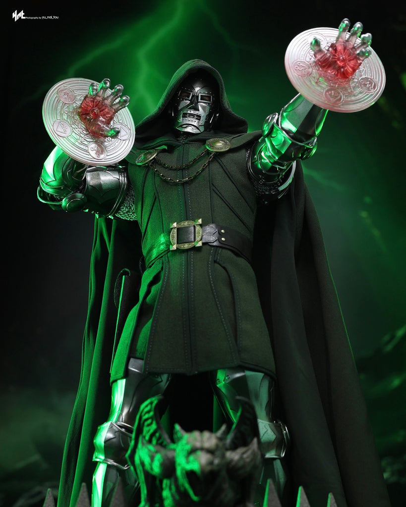 Hot Toys CMS022B Marvel Comics 1/6th Scale Doctor Doom Collectible Figure Special Edition