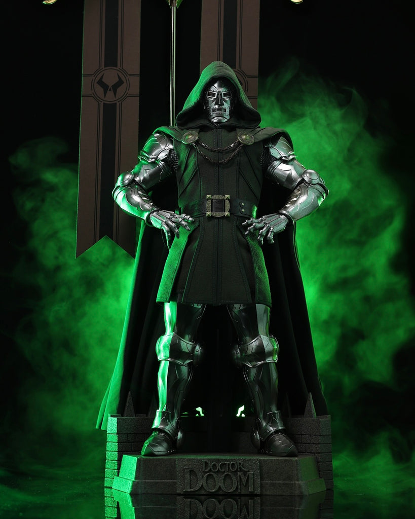 Hot Toys CMS022B Marvel Comics 1/6th Scale Doctor Doom Collectible Figure Special Edition