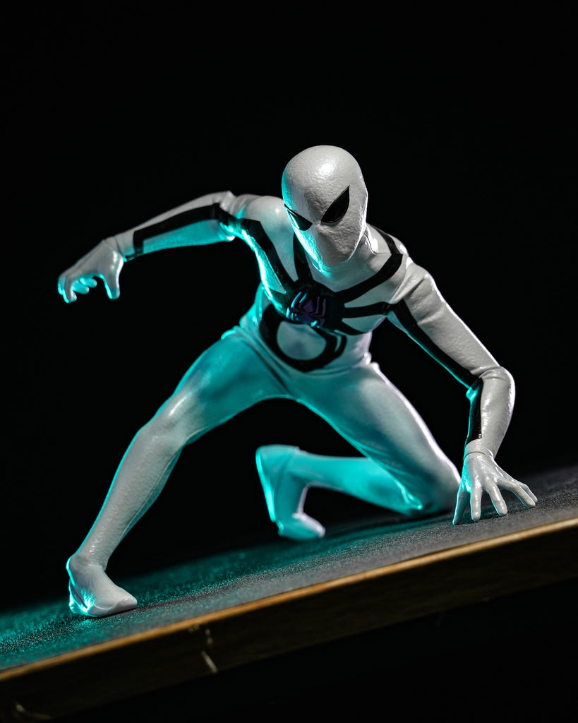 Hot Toys CMS027 Aliens Vs. Avengers 1/6th scale Miles Morales (Aliens Vs. Avengers Suit) Collectible Figure [Hot Toys Exclusive]