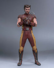 Load image into Gallery viewer, Hot Toys MMS831 Deadpool &amp; Wolverine 1/6th scale Wolverine (Classic Brown and Tan) Collectible Figure [Hot Toys Exclusive]