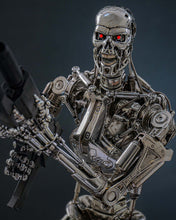 Load image into Gallery viewer, Preorder! Hot Toys MMS840D77 Terminator 2: Judgement Day Diecast Endoskeleton (Battle Damaged) 1/6 scale Collectible Figure
