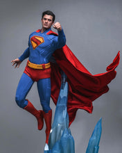 Load image into Gallery viewer, Hot Toys MMS812 Superman 1/6th Scale Superman &amp; Krypto Collectible Set