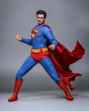 Load image into Gallery viewer, Hot Toys MMS812 Superman 1/6th Scale Superman &amp; Krypto Collectible Set