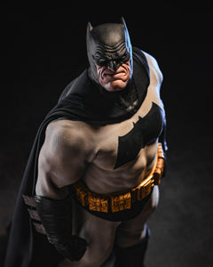 Hot Toys CMS024 DC Comic Batman The Dark Knight Returns Batman 1/6 Scale Collectible Figure