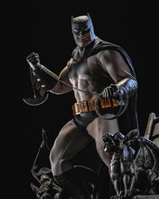 Load image into Gallery viewer, Hot Toys CMS024 DC Comic Batman The Dark Knight Returns Batman 1/6 Scale Collectible Figure