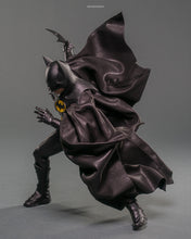 Load image into Gallery viewer, Hot Toys MMS769 Batman Returns: 1/6th scale Batman Collectible Figure (Regular Version)