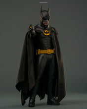 Load image into Gallery viewer, Hot Toys MMS769 Batman Returns: 1/6th scale Batman Collectible Figure (Regular Version)