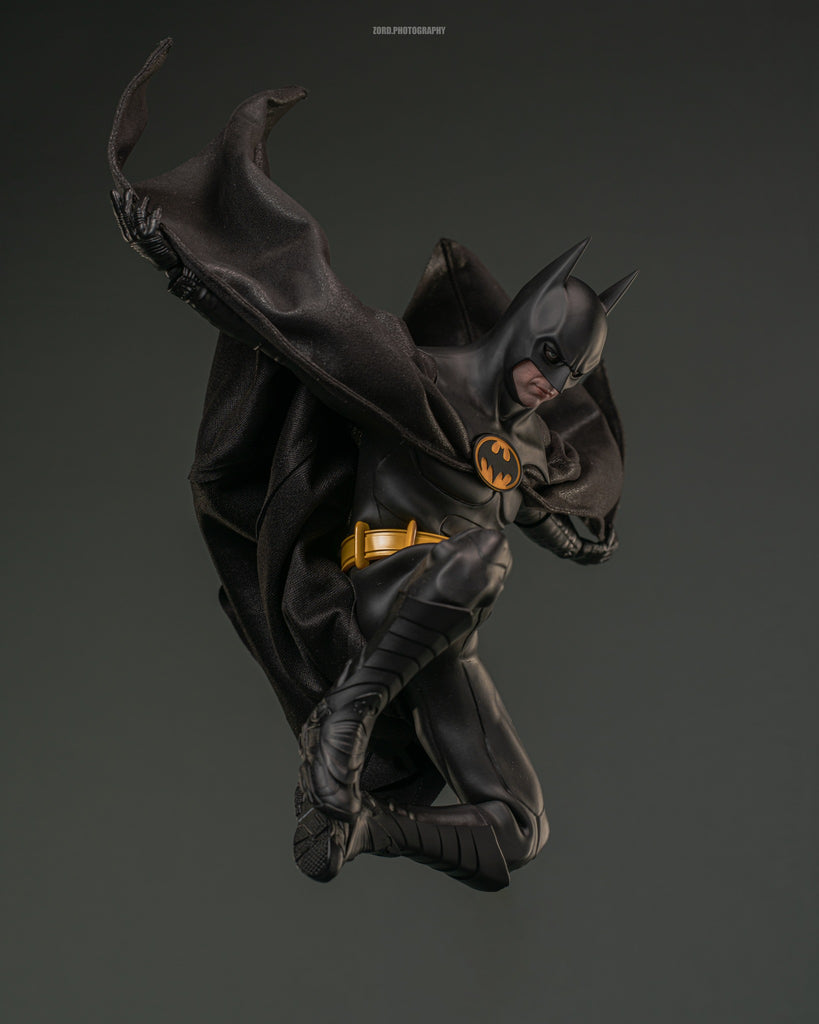 Hot Toys MMS769 Batman Returns: 1/6th scale Batman Collectible Figure (Regular Version)