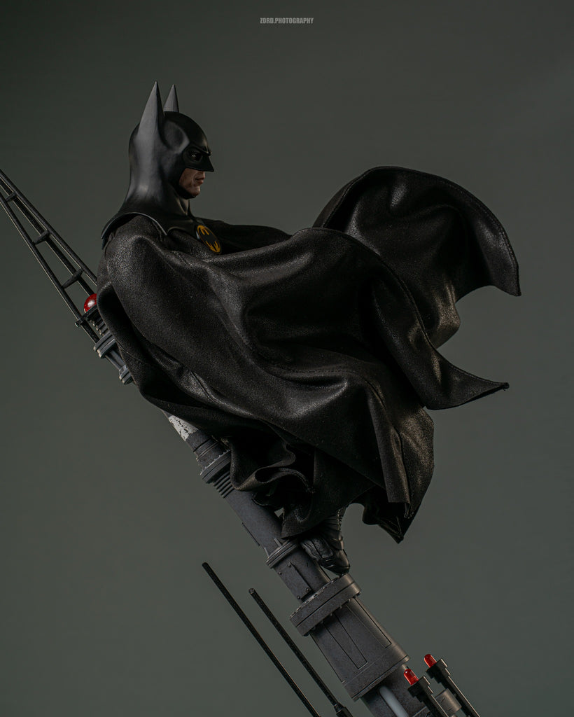 Hot Toys MMS769 Batman Returns: 1/6th scale Batman Collectible Figure (Regular Version)