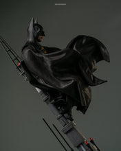 Load image into Gallery viewer, Hot Toys MMS769 Batman Returns: 1/6th scale Batman Collectible Figure (Regular Version)