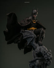 Load image into Gallery viewer, Hot Toys MMS769 Batman Returns: 1/6th scale Batman Collectible Figure (Regular Version)