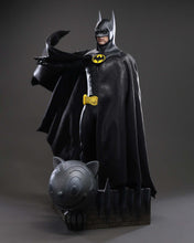 Load image into Gallery viewer, Hot Toys MMS770 Batman Returns: 1/6th scale Batman Collectible Figure (Deluxe Version)