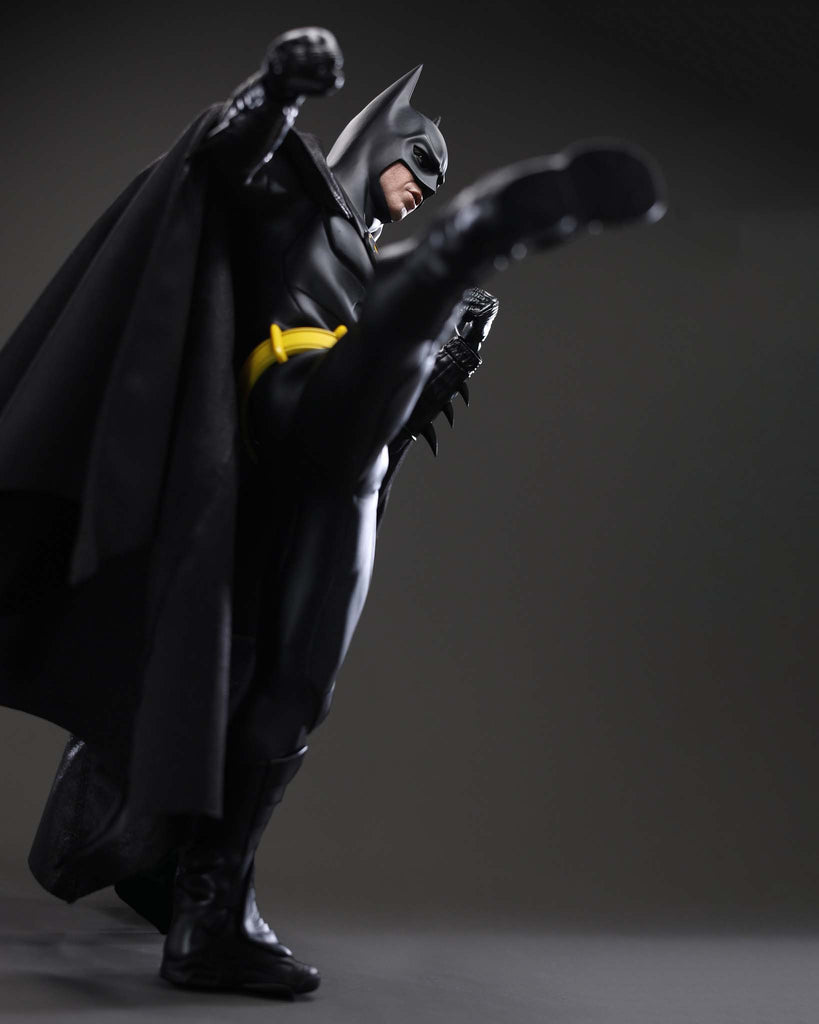 Hot Toys MMS770 Batman Returns: 1/6th scale Batman Collectible Figure (Deluxe Version)